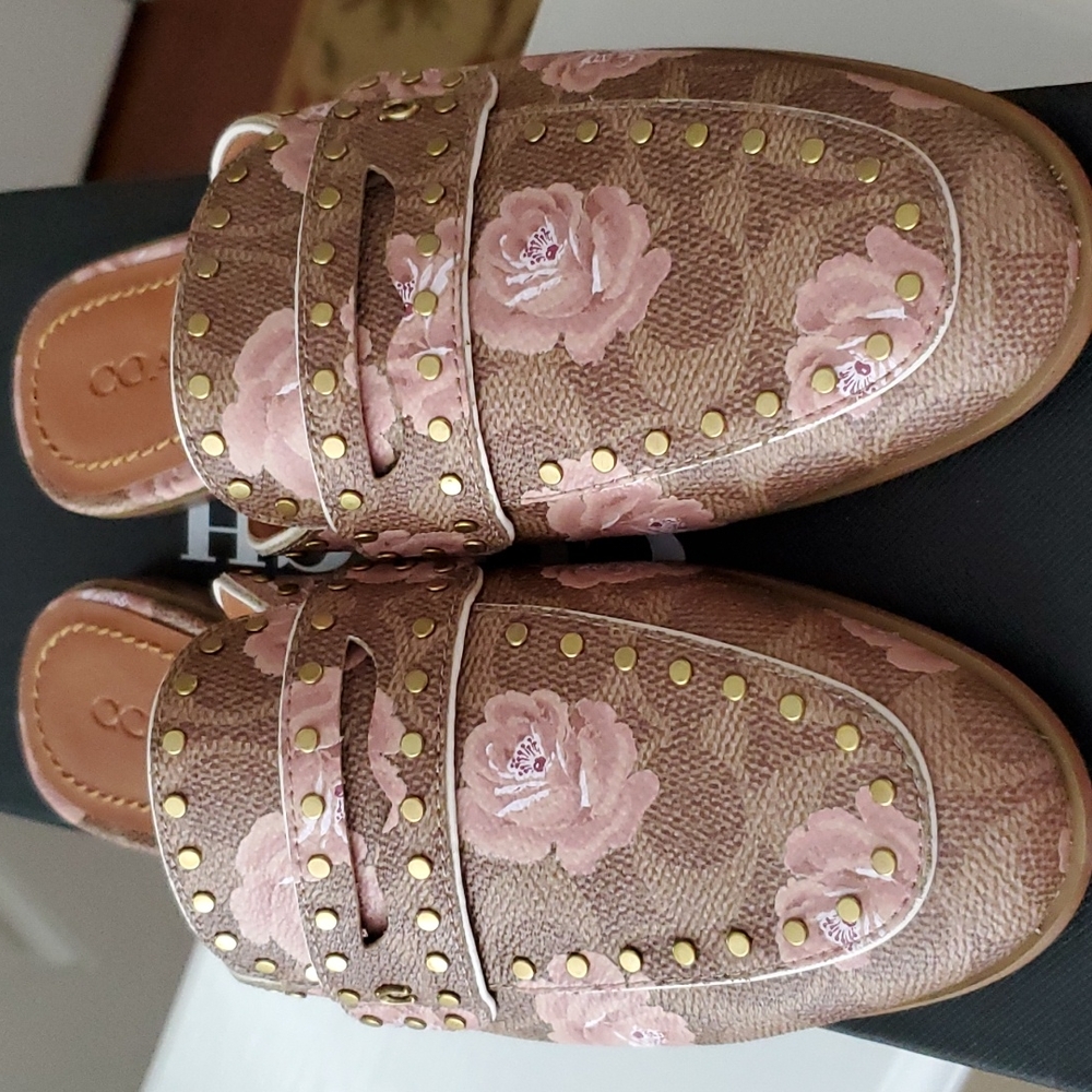 🎉 (NWT) COACH slip on shoes 6.5